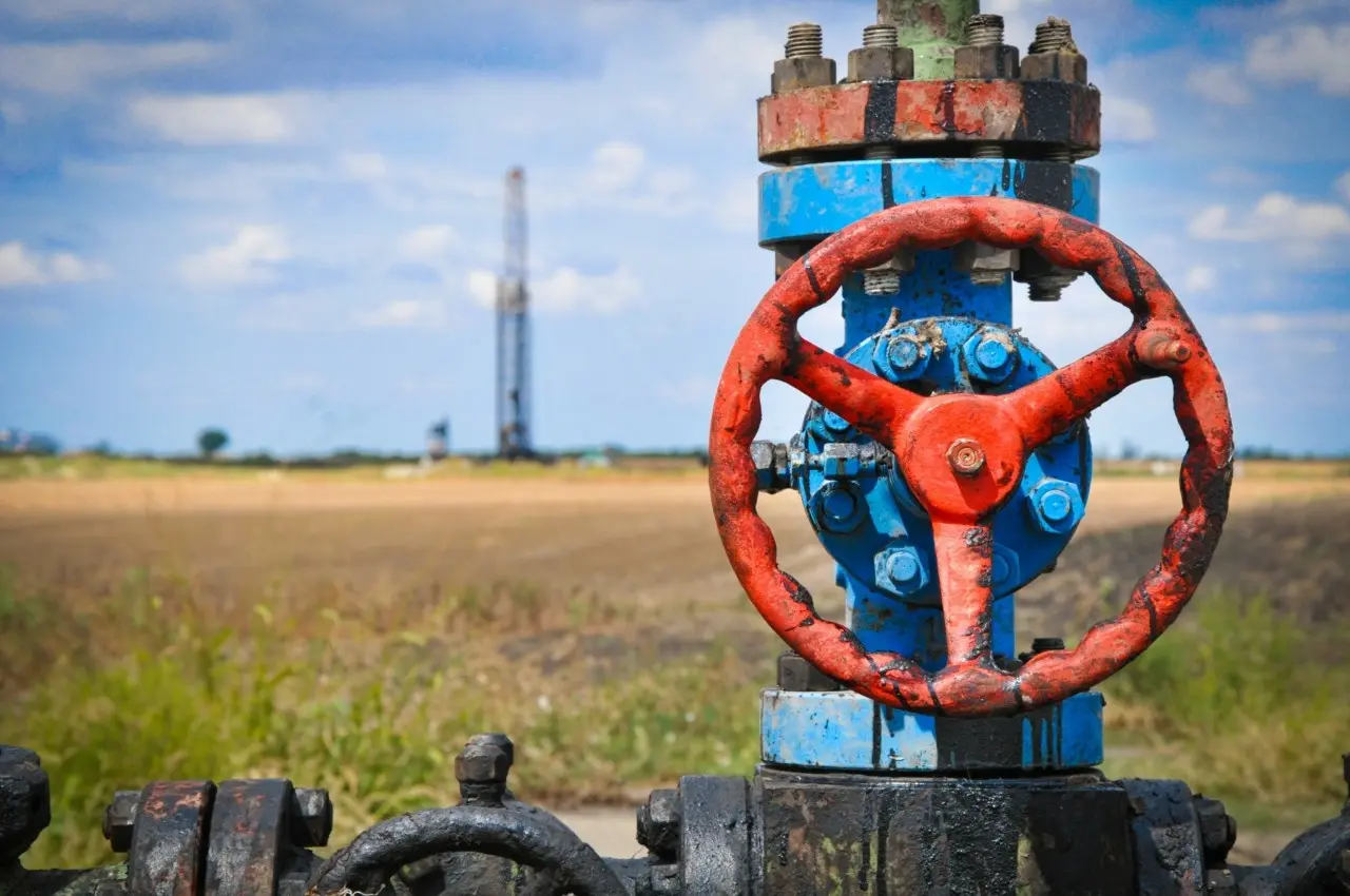 Goldman Sachs: Πιθανότητα για ακόμα υψηλότερες τιμές σε πετρέλαιο και φυσικό αέριο