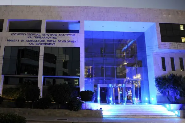 Φωταγωγείται στα μπλε το Υπουργείο Γεωργίας