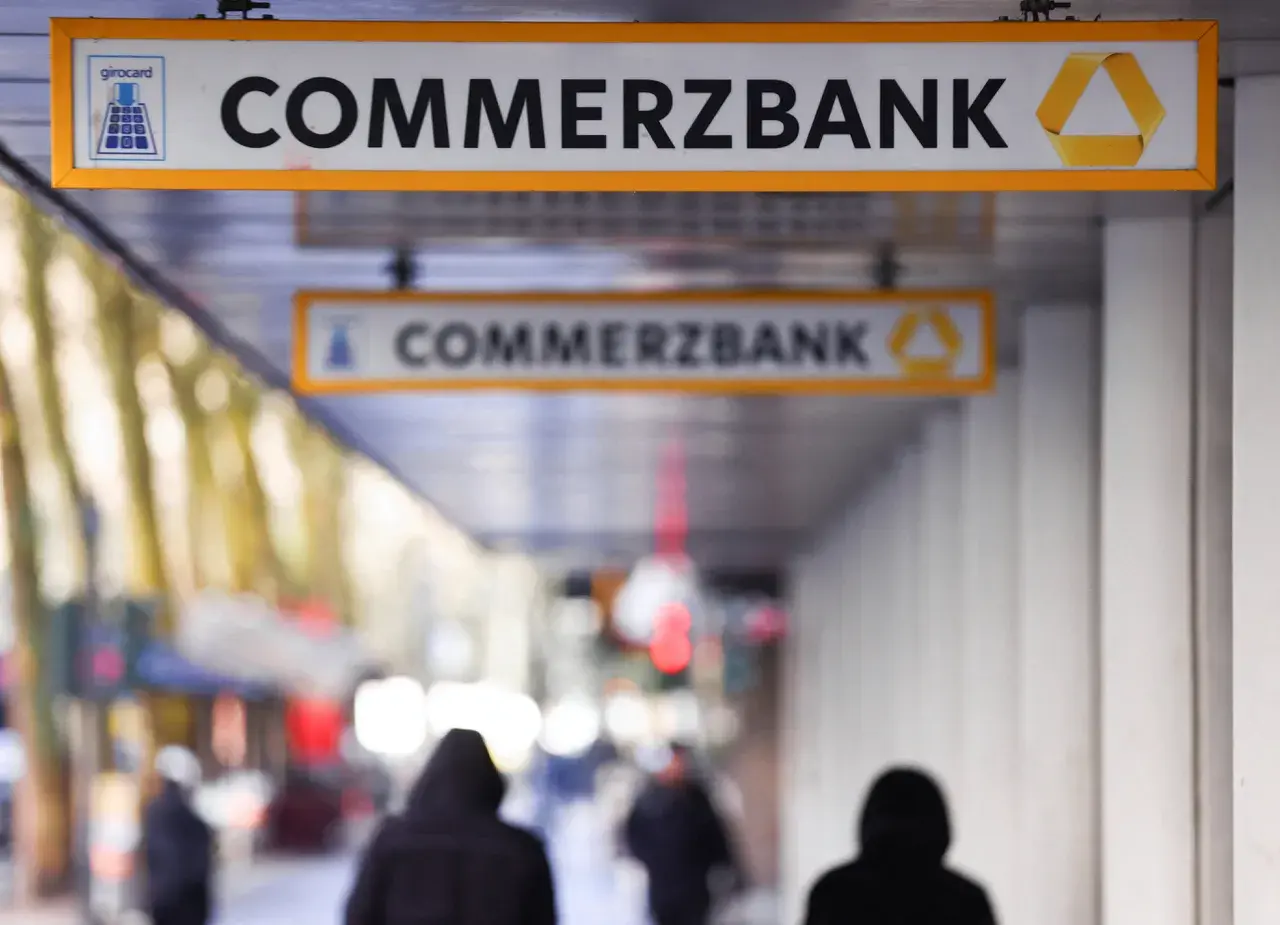 Commerzbank: Επιφυλακτική απέναντι σε πιθανή εξαγορά της από τη UniCredit εν μέσω οικονομικής αβεβαιότητας