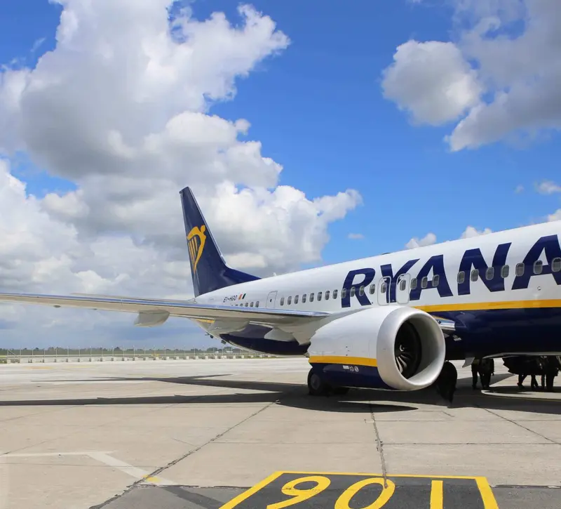 Γιατί τα «βάζει με όλους» η Ryanair