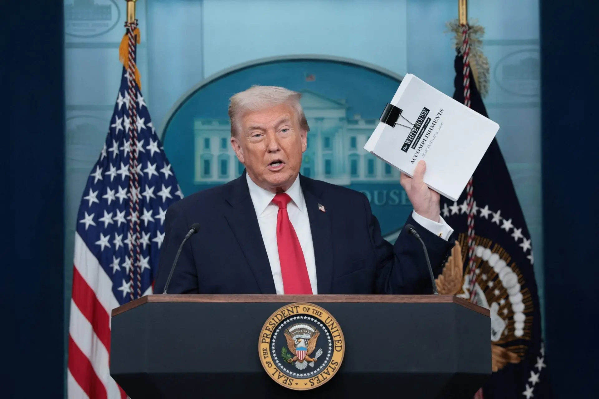 O Τραμπ συνεχάρη την NASA για την αποστολή στη Σελήνη και τώρα ζητά περικοπές 50% στο διαστημικό της πρόγραμμα