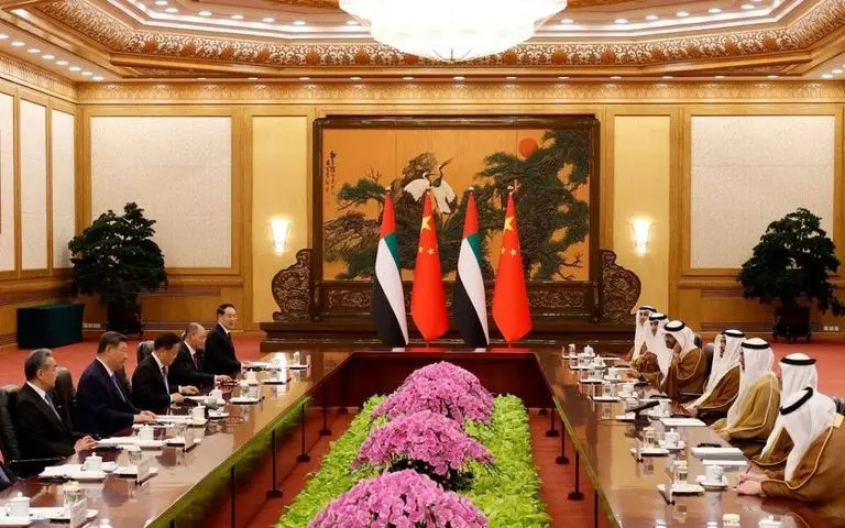 ΗΑΕ και Κίνα ενισχύουν τους οικονομικούς δεσμούς - Κινεζικά ρομποταξί στη Μ. Ανατολή