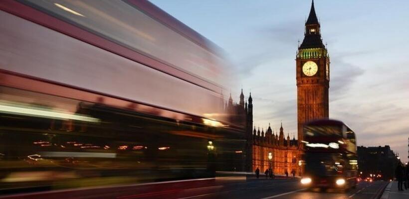 Απολύσεις, κουρέματα μισθών & ανακατατάξεις σε τραπεζικούς κολοσσούς λόγω Brexit