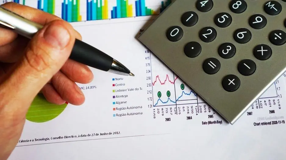 Πόσο ήταν το ενεργητικό σε χρηματοοικονομικά μέσα εταιρειών και νοικοκυριών στην Κύπρο