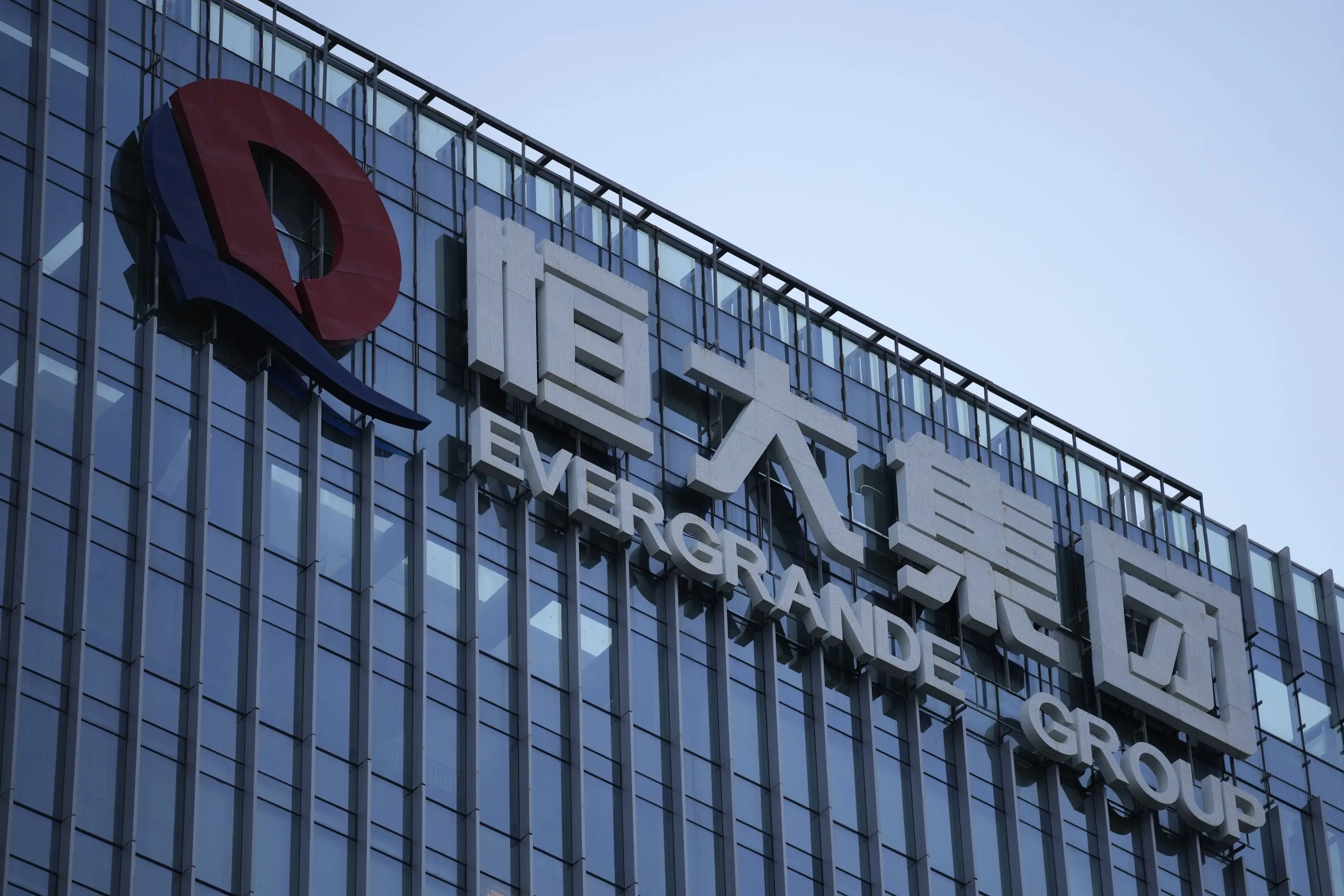 «Εφτάψυχη» η Evergrande: Στο παρά 5 απέφυγε ξανά τη χρεοκοπία