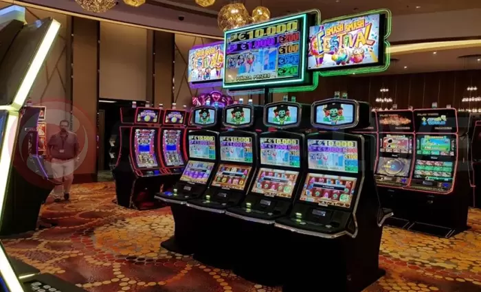 Το εσωτερικό του προσωρινού καζίνου