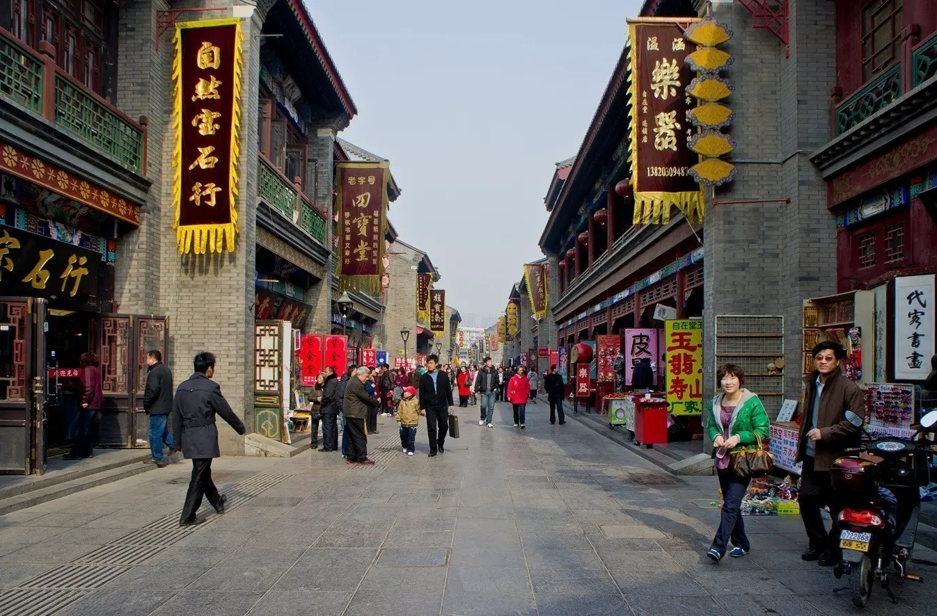 Πάνω από τις προβλέψεις η ανάπτυξη στην Κίνα: Στο 5% το πρώτο τρίμηνο