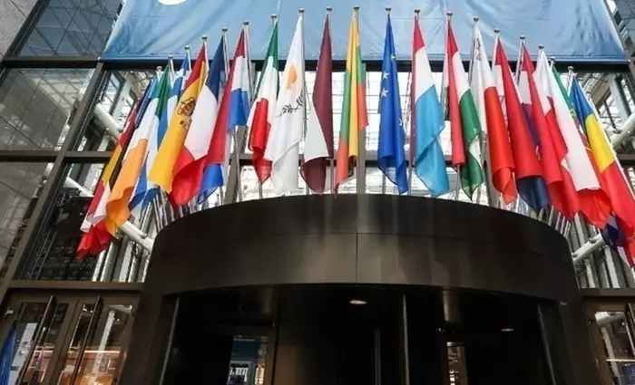 Bloomberg: Η κάθε χώρα για τον εαυτό της εντός ΕΕ