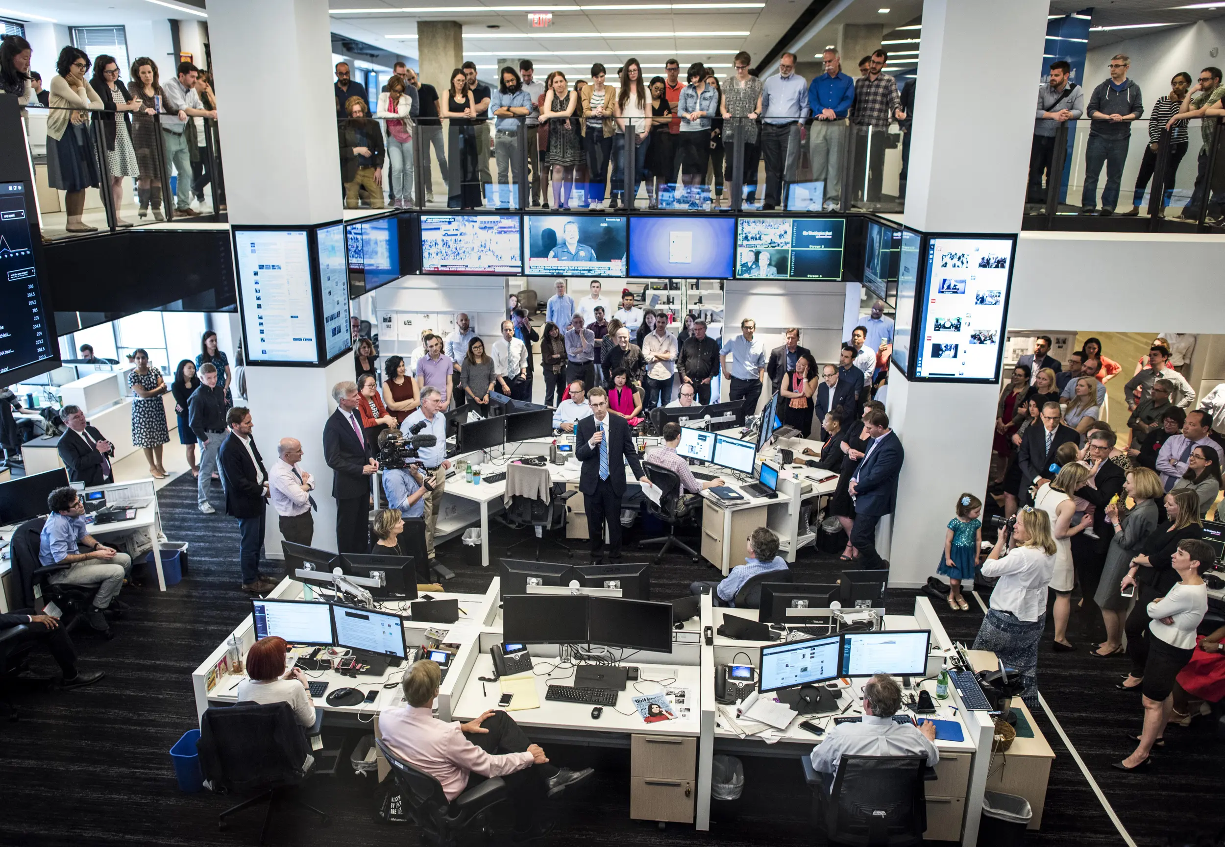 Μεγάλος δημοσιογραφικός οργανισμός εφαρμόζει υποχρεωτικό εμβολιασμό