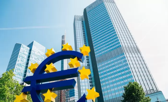 Δημοσκόπηση Bloomberg: «Παύση» τον Ιούλιο και τελευταία αύξηση επιτοκίων τον Σεπτέμβριο από την ΕΚΤ – Πότε θα αρχίσει η μείωση