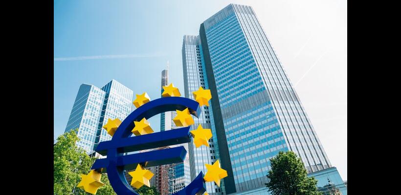 Δημοσκόπηση Bloomberg: «Παύση» τον Ιούλιο και τελευταία αύξηση επιτοκίων τον Σεπτέμβριο από την ΕΚΤ – Πότε θα αρχίσει η μείωση