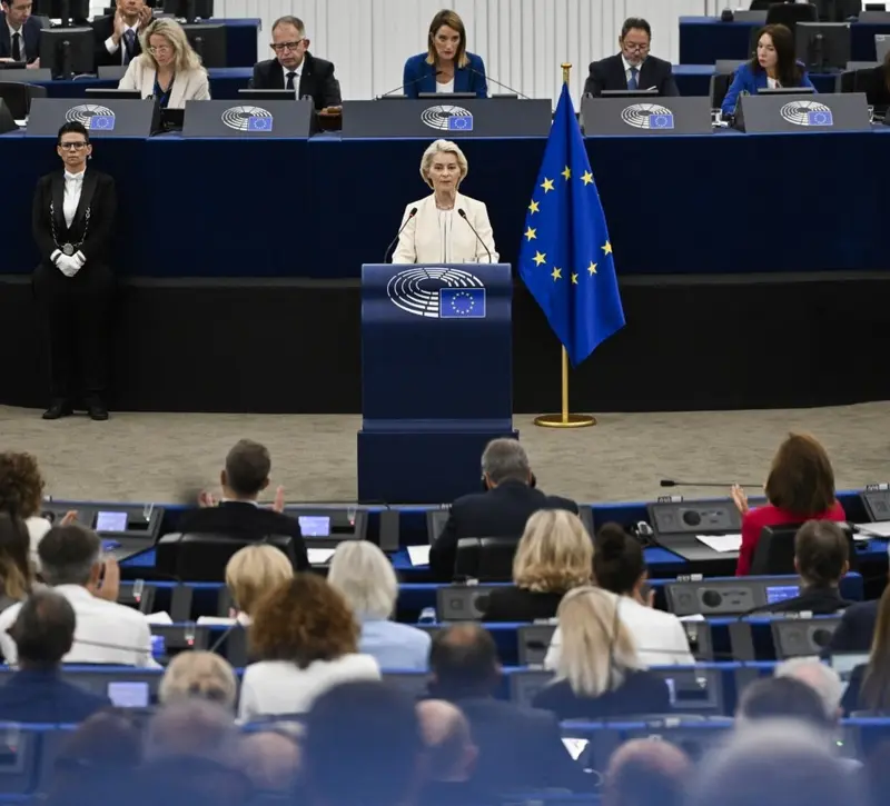 Politico: Η Φον ντερ Λάιεν έκανε διάγνωση της ενεργειακής «ασθένειας» της Ευρώπης χωρίς να δώσει τη θεραπεία