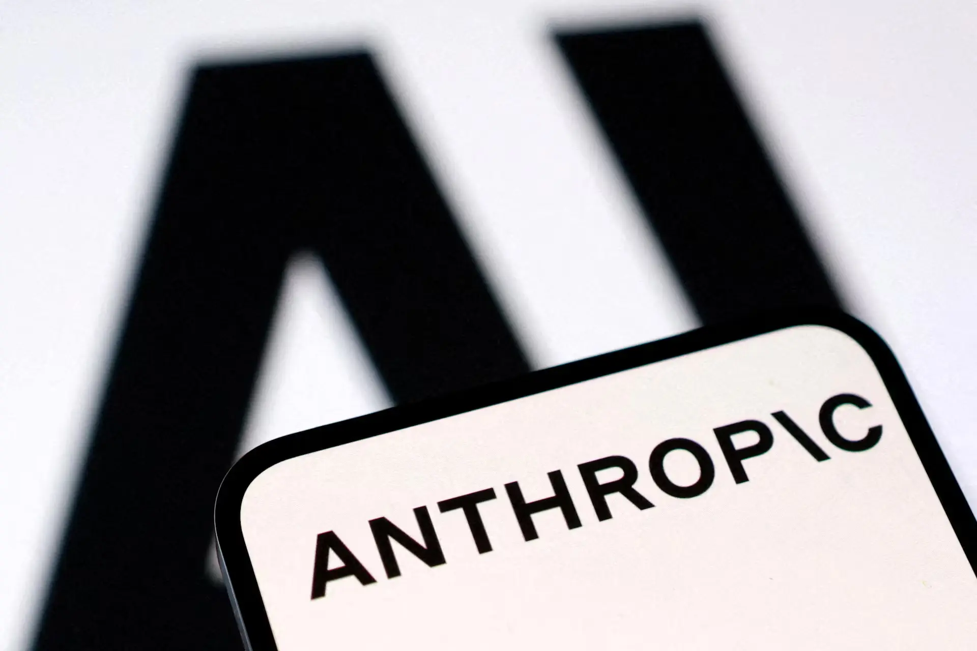 Anthropic: Το Mythos αποκαλύπτει αδυναμίες σε τραπεζικά συστήματα και προκαλεί πονοκέφαλο σε τράπεζες και κυβερνήσεις