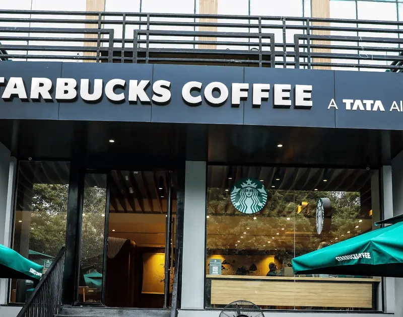 Starbucks: Επιταχύνει την επέκτασή της στην Ινδία με έως και 100 νέα καταστήματα τον χρόνο