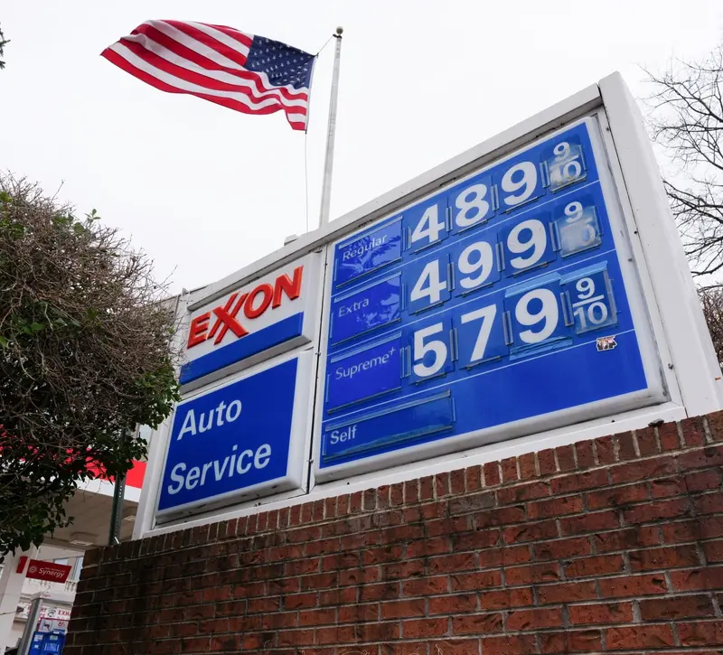 Βενζίνη-σοκ στις ΗΠΑ: $40 δισ. επιπλέον πλήρωσαν ήδη οι Αμερικανοί στην αντλία για τον πόλεμο με το Ιράν