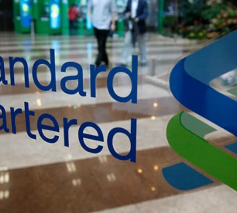 Standard Chartered: Αιφνίδια αποχώρηση του επικεφαλής AI πριν συμπληρώσει χρόνο