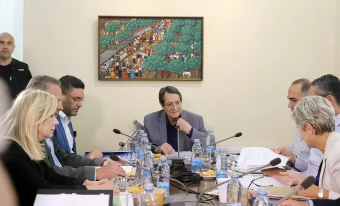 Επεκτείνονται τα κυβερνητικά μέτρα στήριξης των επιχειρήσεων