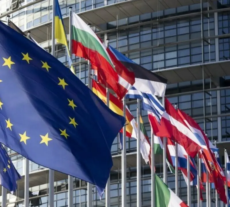 Η ΕΕ αποφασίζει νέα μέτρα για το ενεργειακό κόστος στη σκιά του πολέμου στη Μέση Ανατολή