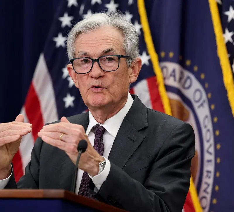 Πάουελ (Fed): Αν δεν δούμε μείωση στον πληθωρισμό, δεν θα δούμε και μείωση επιτοκίων