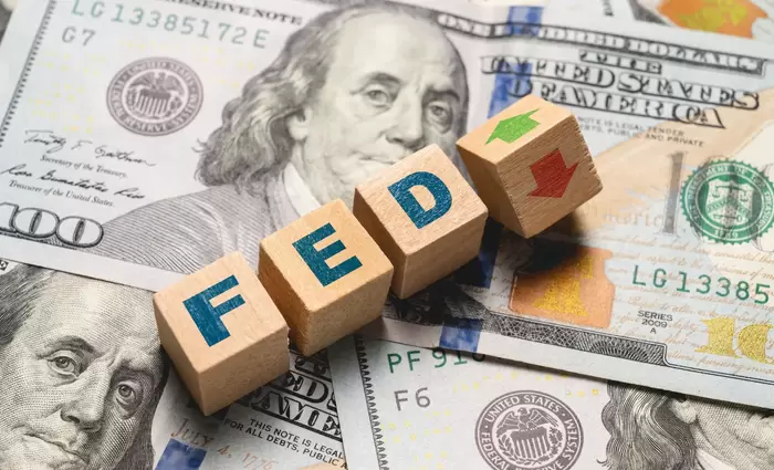 Fed: Δεν θα μειώσει τα επιτόκια φέτος – Η δημοσκόπηση του Reuters