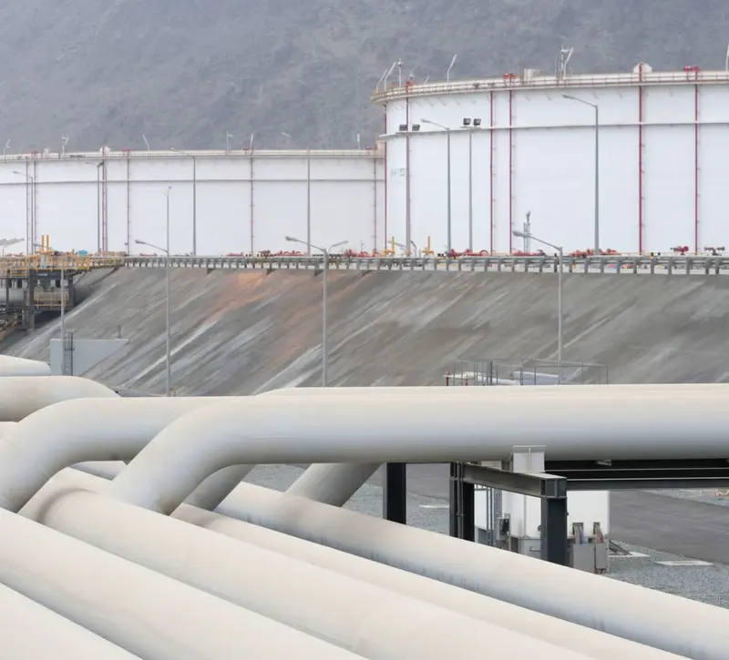 Σχέδια-μαμούθ για παράκαμψη του Ορμούζ με νέους αγωγούς και εναλλακτικές διαδρομές πετρελαίου