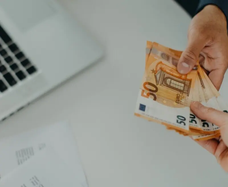 Στα €2.591 ο μέσος μισθός στην Κύπρο το 2025 - Στα €1.953 η διάμεση μηνιαία αμοιβή