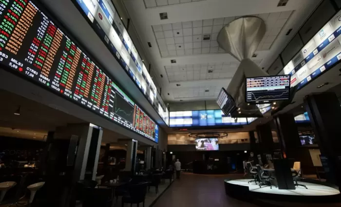 Συγκρατημένη άνοδος για Stoxx 600, DAX και FTSE με φόντο Ιράν και πετρέλαιο