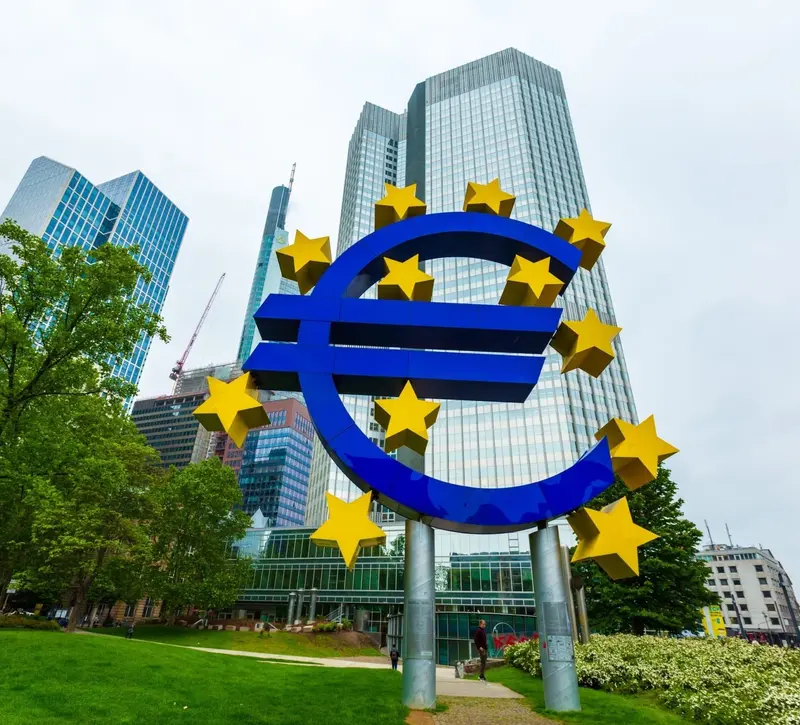 Οι κεντρικές τράπεζες της Ευρώπης αλλάζουν νομισματική ρότα λόγω του πολέμου στο Ιράν