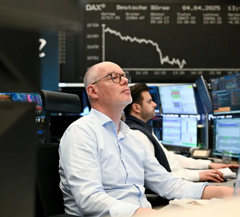 Υποχωρούν οι ευρωαγορές από τον αντίκτυπο της κλιμάκωσης στη Μέση Ανατολή – Απώλειες 1,5% για Stoxx 600 και DAX