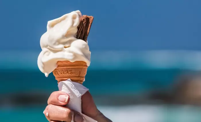 Διακοπές, παγωτά, ξενοδοχεία πρώτα στον χορό των αυξήσεων