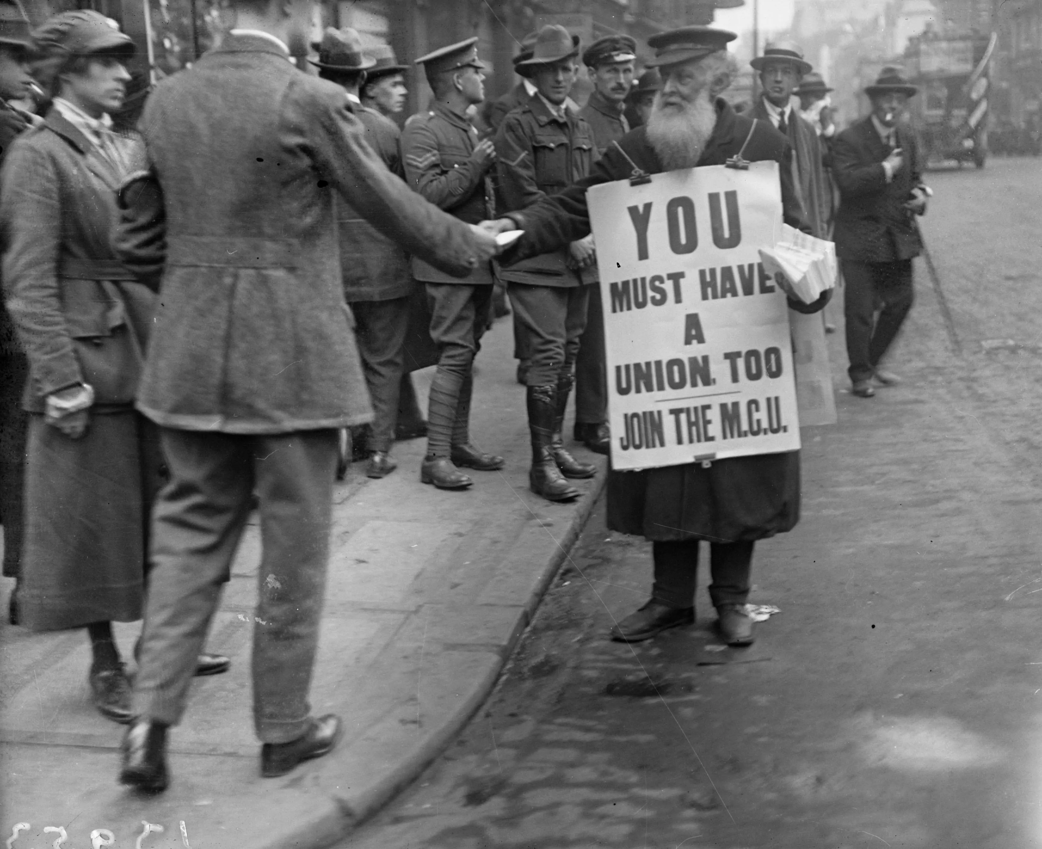 FT: Επιστρέφουν τα εργατικά συνδικάτα λόγω της πανδημίας