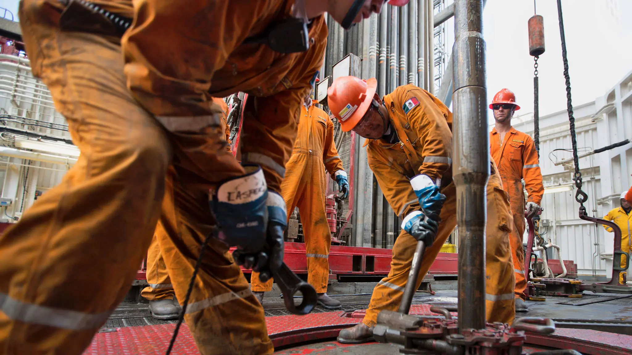 Γιατί εκτοξεύονται οι τιμές του πετρελαίου