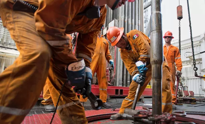 Γιατί εκτοξεύονται οι τιμές του πετρελαίου