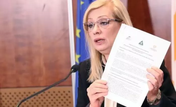 Στον αέρα ξανά η «εργατική ειρήνη» στα λιμάνια