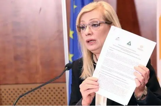 Στον αέρα ξανά η «εργατική ειρήνη» στα λιμάνια