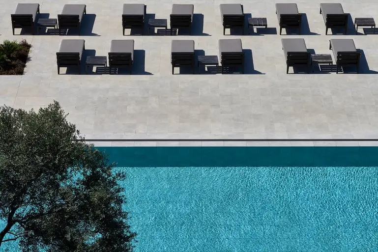 Ολοκληρώθηκε η ανακαίνιση του ξενοδοχείου ALMYRA (φωτογραφίες)