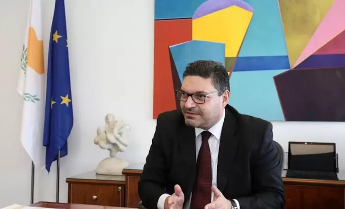 Σχέδιο προσέλκυσης εργαζομένων θα εφαρμόσει το ΥΠΟΙΚ