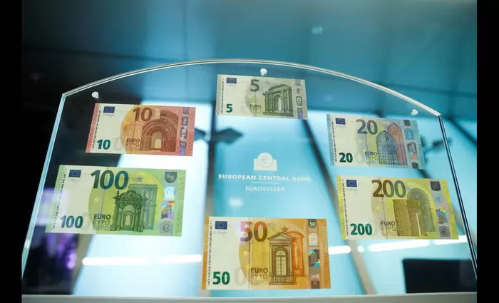 Αυτά είναι τα νέα χαρτονομίσματα των 100 και 200 ευρώ (pics)