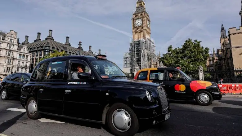Λονδίνο: Οδηγοί ταξί ζητούνται από εταιρεία με πρώτο μισθό 5.000 λίρες