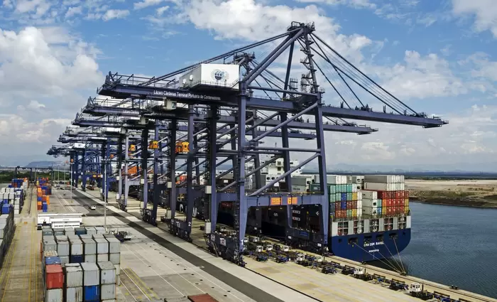 Το παγκόσμιο εμπόριο βυθίζεται τα τελευταία 10 χρόνια