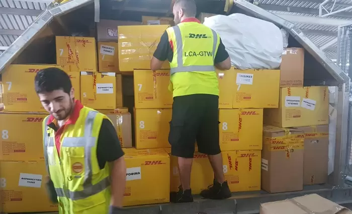 12 τόνους ειδών πρώτης ανάγκης μετέφερε η DHL Κύπρου στους πυρόπληκτους