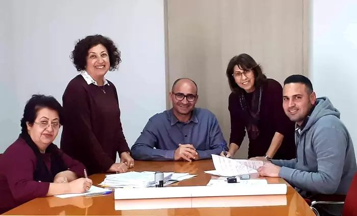 Έπεσαν οι υπογραφές για 800 καθίσματα στο Δημοτικό Αμφιθέατρο Δερύνειας