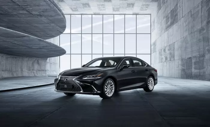 Νέο LEXUS ES: Υψηλότερο επίπεδο ποιότητας και φινέτσας