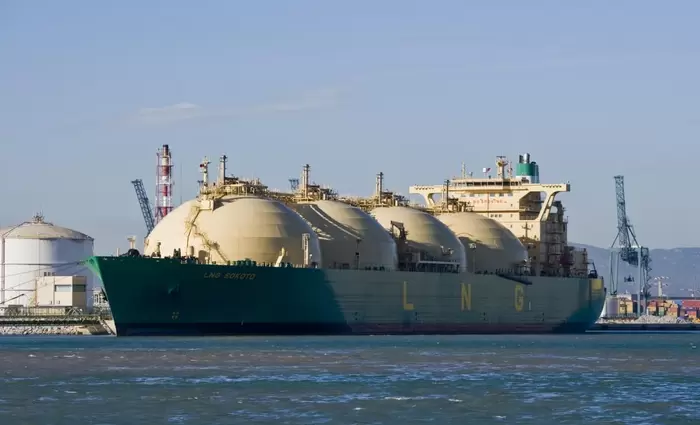 Δρομολογούνται σχεδιασμοί για την πλωτή μονάδα υγροποίησης φυσικού αερίου