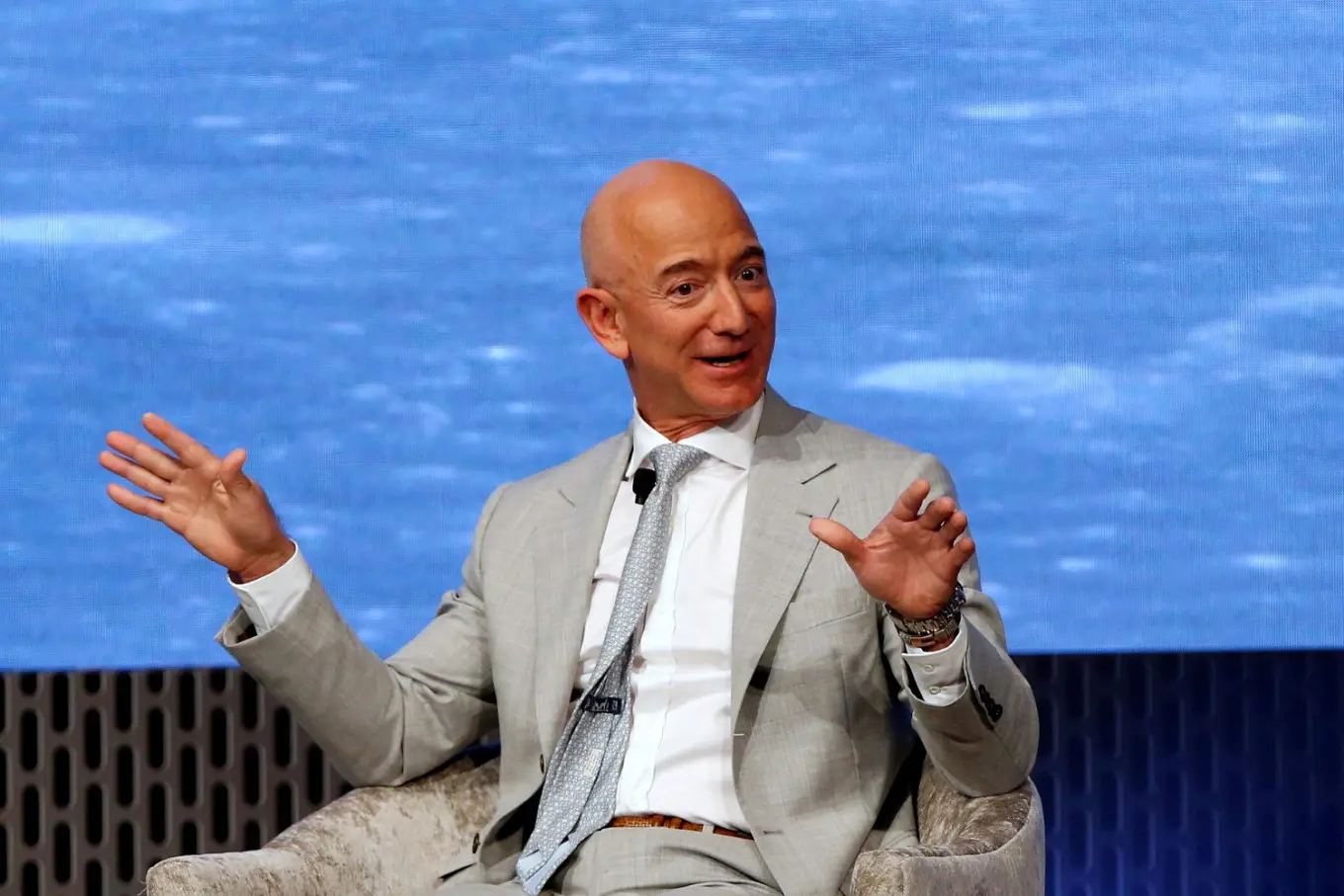 Jeff Bezos: Αγοράζει γη στην Κύπρο