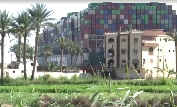 321 πλοία παραμένουν εγκλωβισμένα στο Σουέζ - Αβέβαιο πότε θα επιλυθεί το ζήτημα