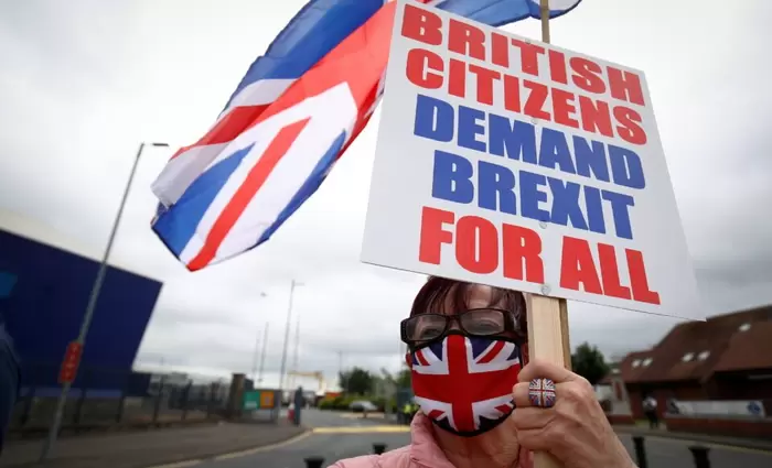 Brexit: Η ΕΕ απαιτεί από το Λονδίνο να σεβαστεί τα όσα έχουν συμφωνηθεί