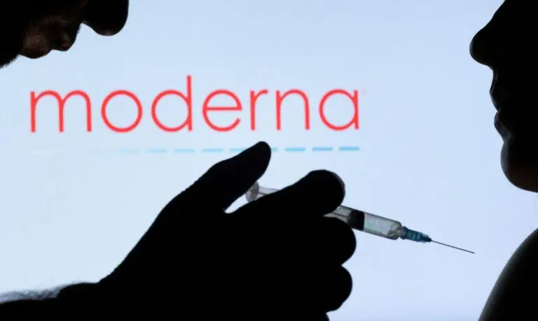 Η Moderna μηνύει την Pfizer για παραβίαση της πατέντας του εμβολίου