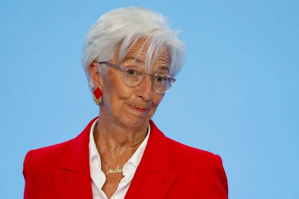 ΕΚΤ: Σε δασμολογικές συμπληγάδες για τα επιτόκια