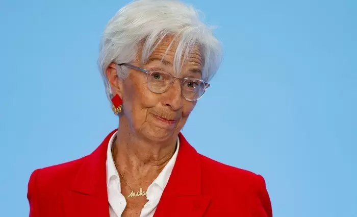 ΕΚΤ: Σε δασμολογικές συμπληγάδες για τα επιτόκια